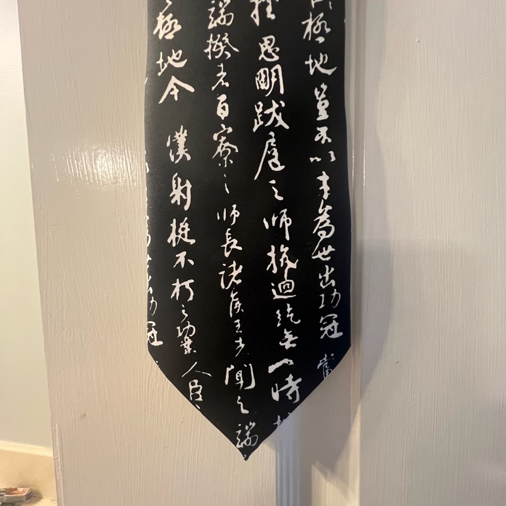Kailong black and white handmade silk tie